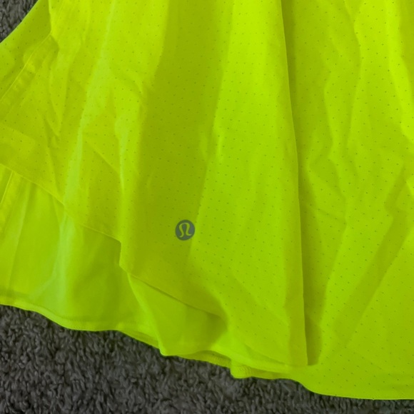 EUC💛LULULEMON💛SIZE 2💛TENNIS TIME SKIRT W/ SHORT💛POCKETS💛HI LIGHTER YELLOW - Picture 5 of 5